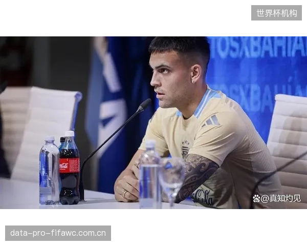 劳塔罗·马丁内斯与阿尔瓦雷斯在中锋位置上形成激烈竞争，斯卡洛尼面临幸福的烦恼。